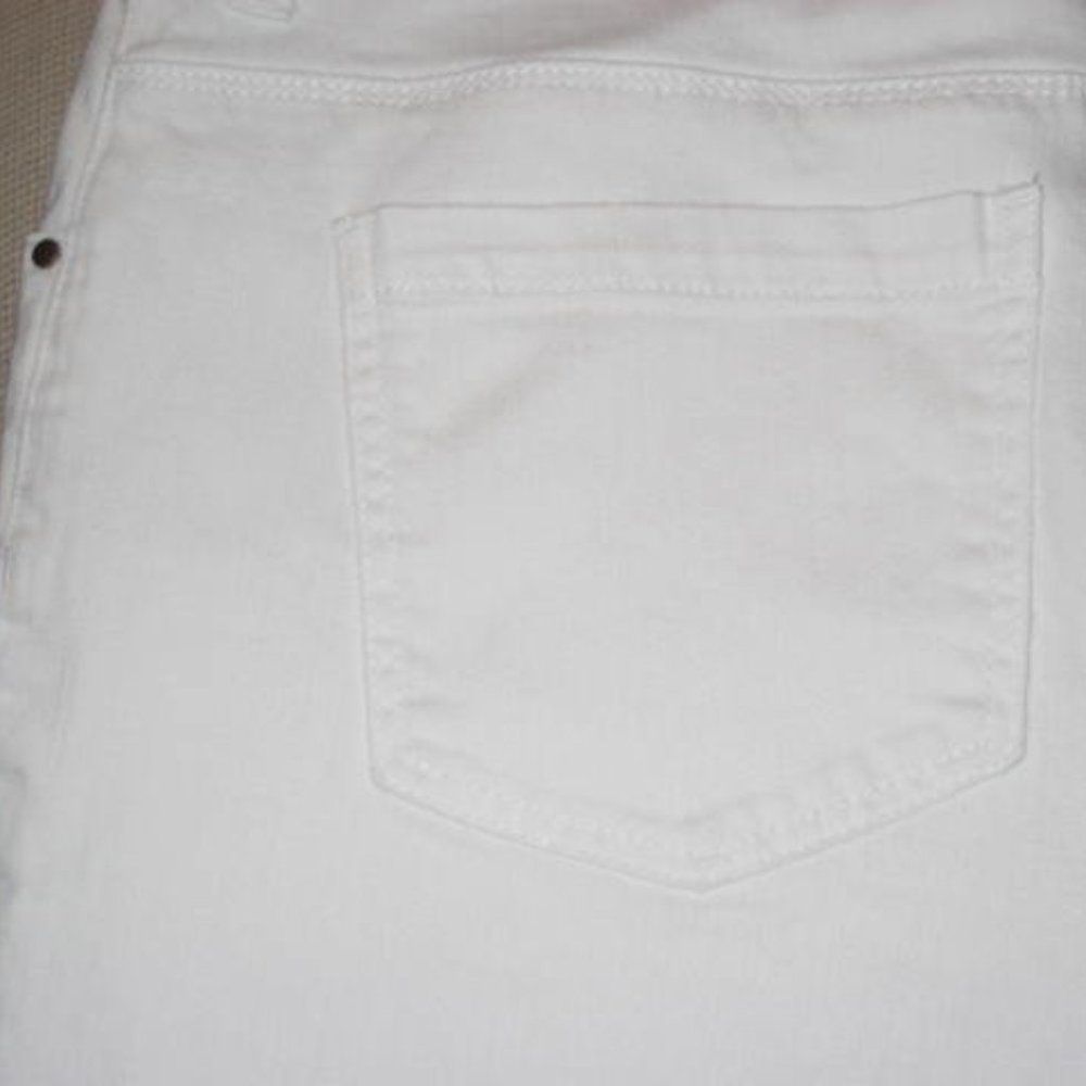 Chicos White Ankle Size 2.5 Platinum Skimmer 14 Embellished Studs Pocket Jeweled - Picture 9 of 14